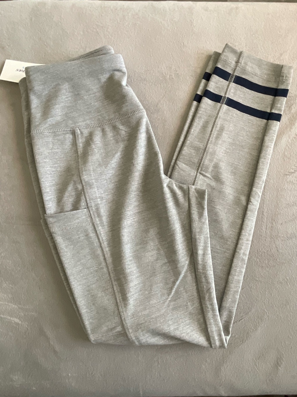 Skip Monday Heathered Performance Leggings in Sharkskin Gray